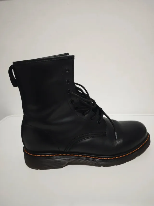 Stivali neri tipo Dr. Martens