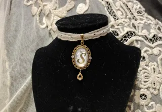 Collar Camafeo Inicial Dorado Blanco