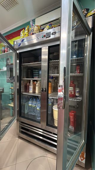 Nevera expositora para tienda