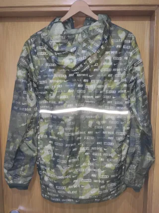 Cortavientos Nike Camuflaje Talla M