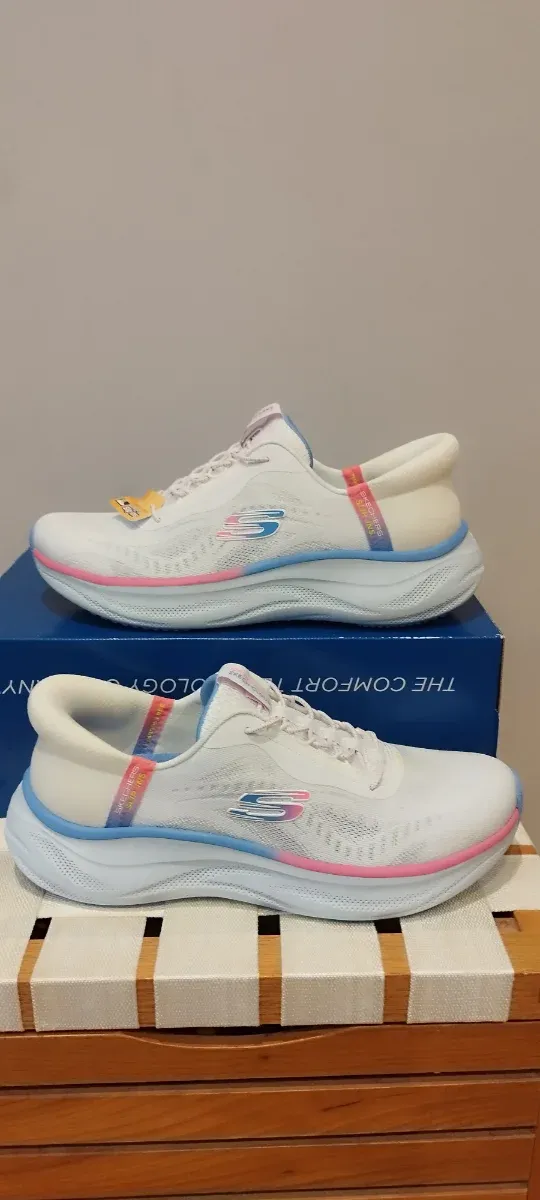 Zapatillas Skechers Blancas y Rosas Nuevas
