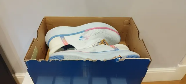 Zapatillas Skechers Blancas y Rosas Nuevas