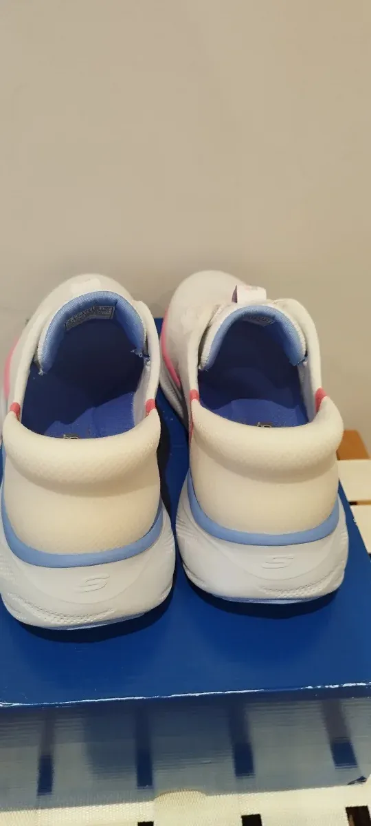 Zapatillas Skechers Blancas y Rosas Nuevas