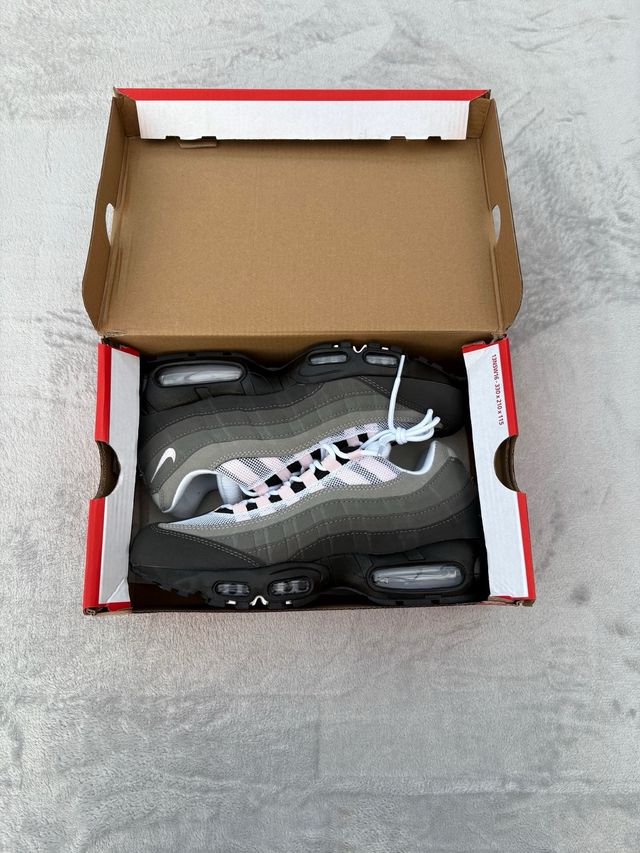 Nike Air Max 95 pink foam