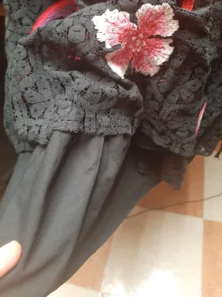 Vestido Desigual azul de encaje y adornos talla 4o