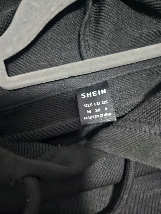 Sudadera negra con estampado de araña