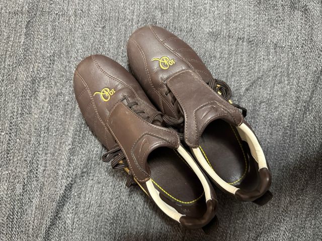 Scarpe da calcio marroni