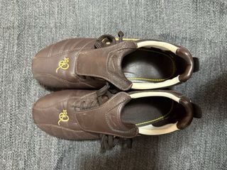 Scarpe da calcio marroni