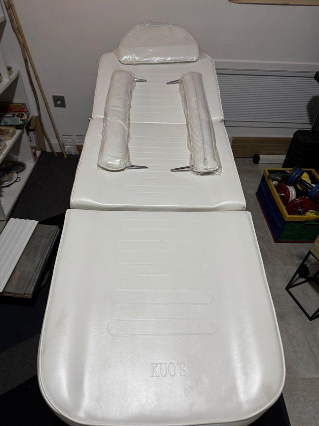 CAMILLA DE TERAPIAS O MASAJES, no es portatil