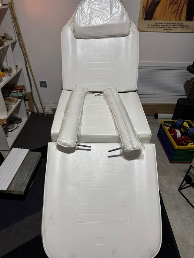 CAMILLA DE TERAPIAS O MASAJES, no es portatil