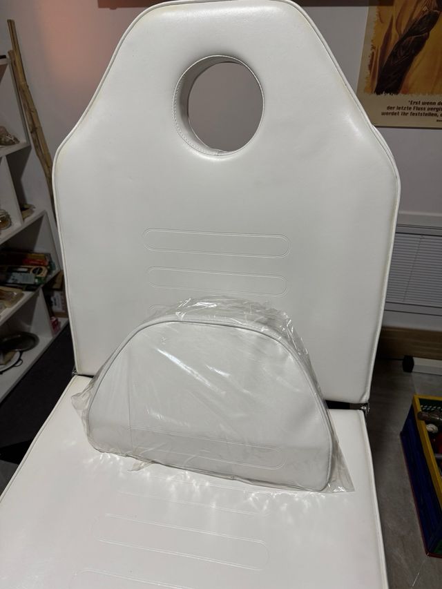 CAMILLA DE TERAPIAS O MASAJES, no es portatil