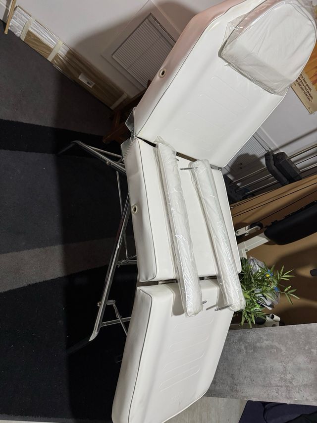 CAMILLA DE TERAPIAS O MASAJES, no es portatil