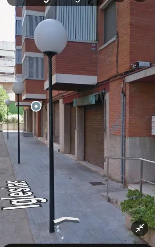 Se ALQUILA LOCAL. con baño.!! 3,5 solo para entrar