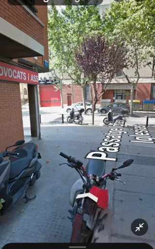 Se ALQUILA LOCAL. con baño.!! 3,5 solo para entrar