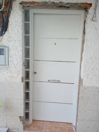 Puertas entrada  de montaje de puertas