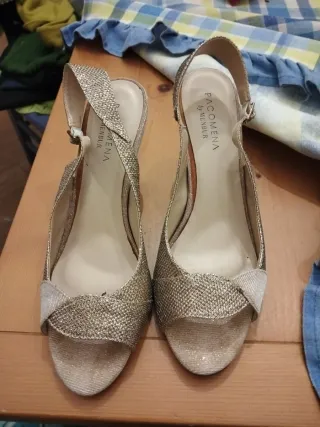 Sandali dorati Pacomena by Menbur