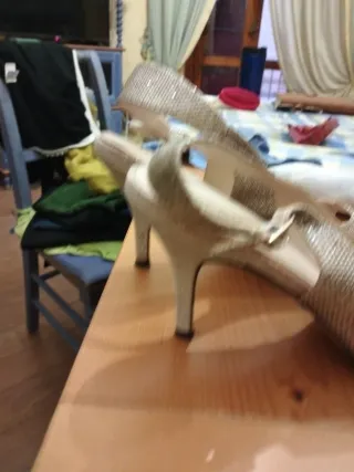 Sandali dorati Pacomena by Menbur