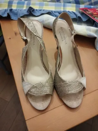 Sandali dorati Pacomena by Menbur