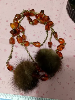 Collana ambra e pon pon marroni