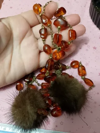 Collana ambra e pon pon marroni