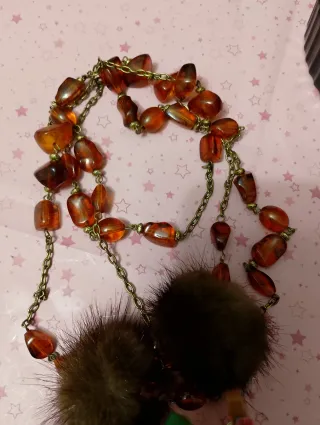 Collana ambra e pon pon marroni