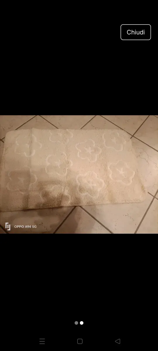 Tappeto beige e bianco con fiori nuovo