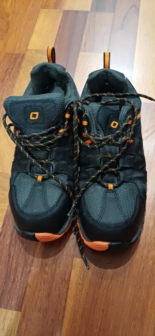 Scarpe di sicurezza da lavoro nere e arancioni