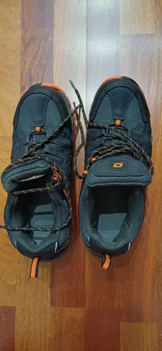 Scarpe di sicurezza da lavoro nere e arancioni