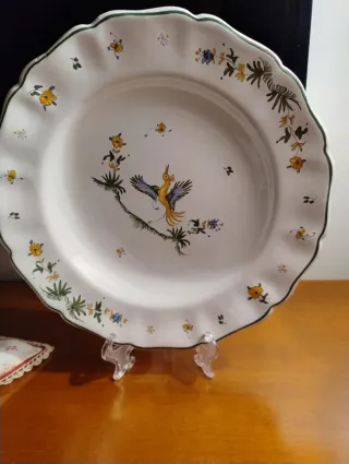 Piatto in ceramica francese decorato