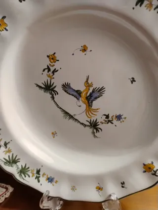 Piatto in ceramica francese decorato