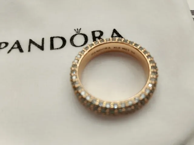 Anello Pandora oro rosa pavé