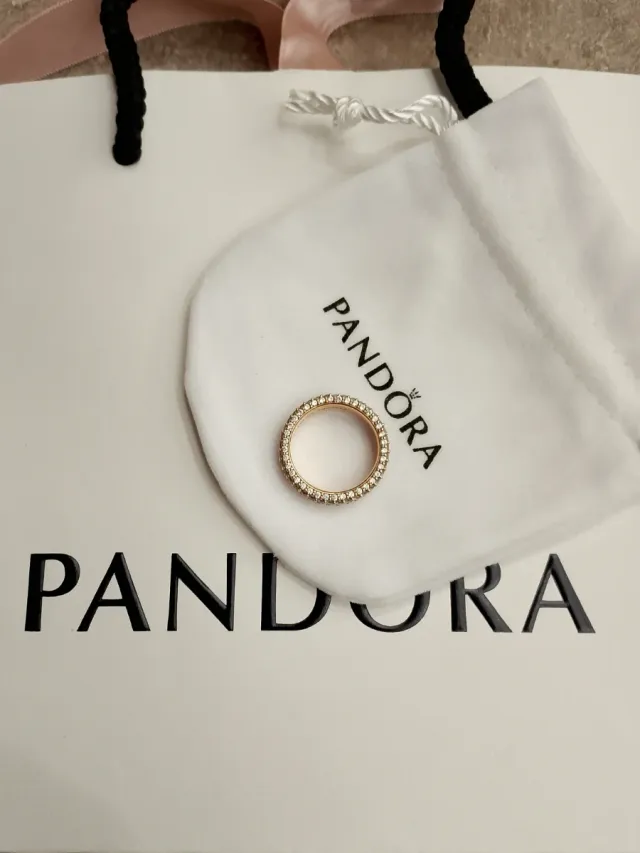 Anello Pandora oro rosa pavé