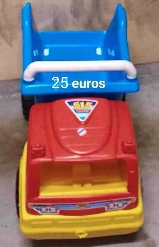 Excavadora y camión de juguete naranja