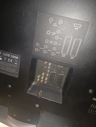 Televisor Negro y Plateado