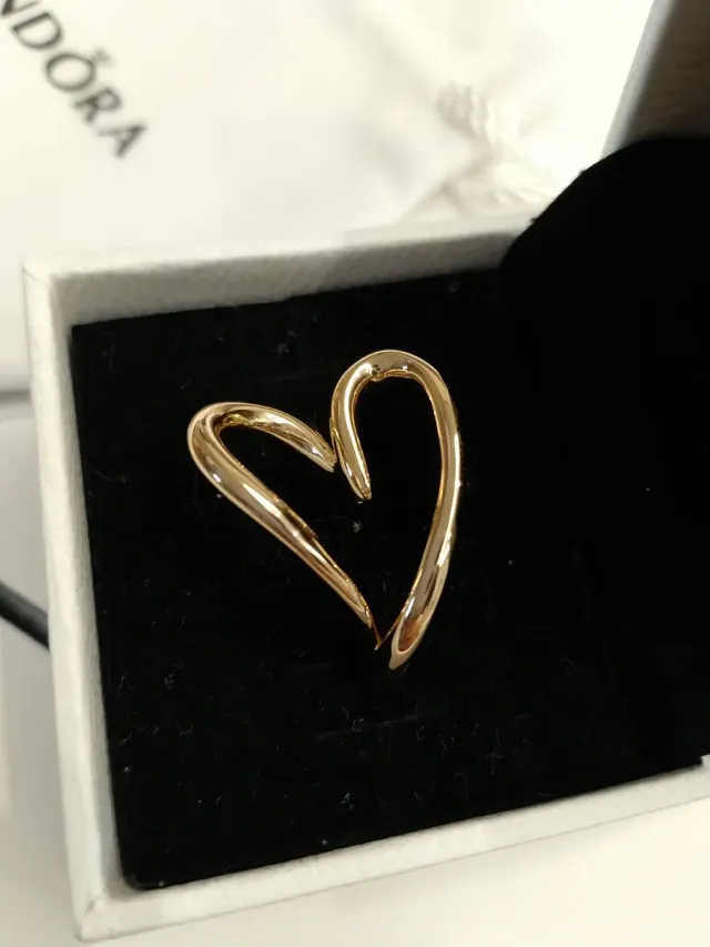 Anello Pandora Cuore Linea Sinuosa Oro