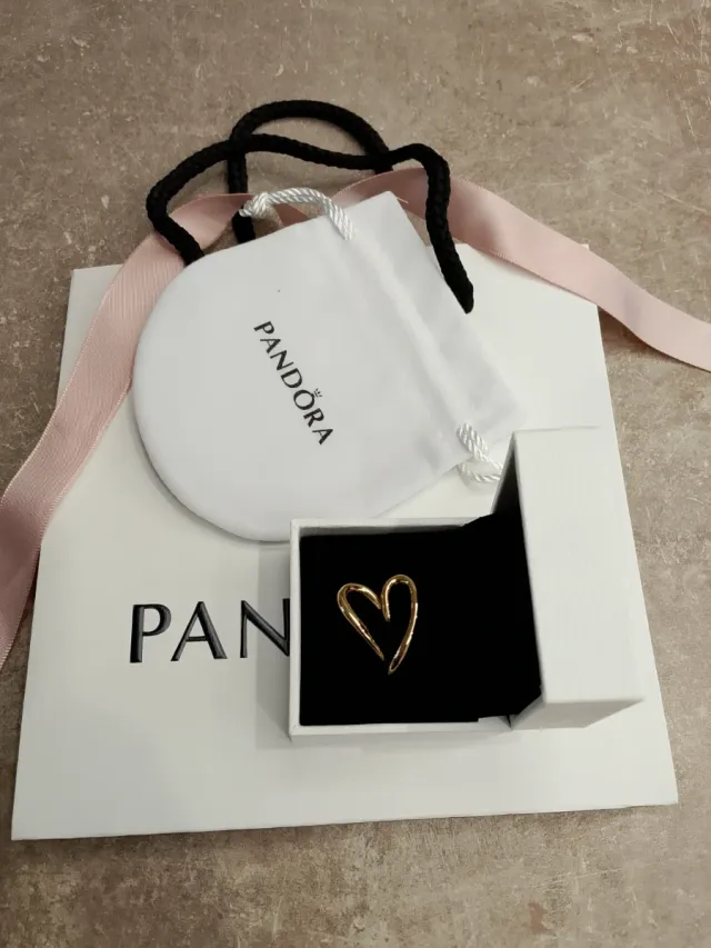 Anello Pandora Cuore Linea Sinuosa Oro