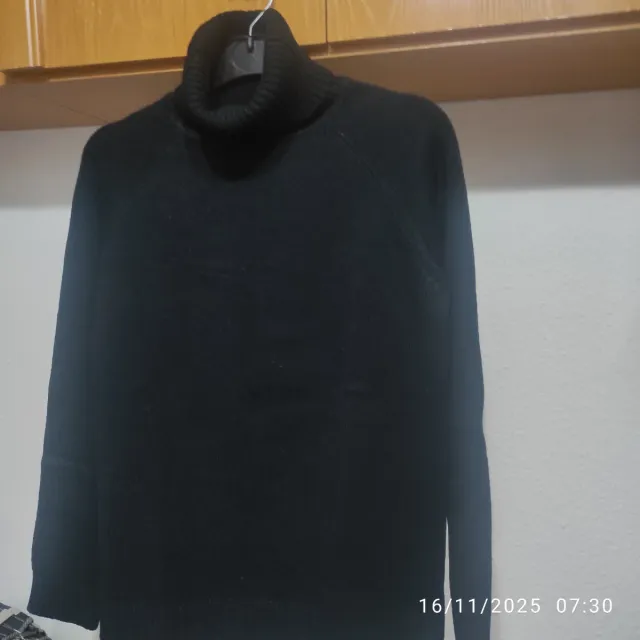 Jersey cuello alto negro