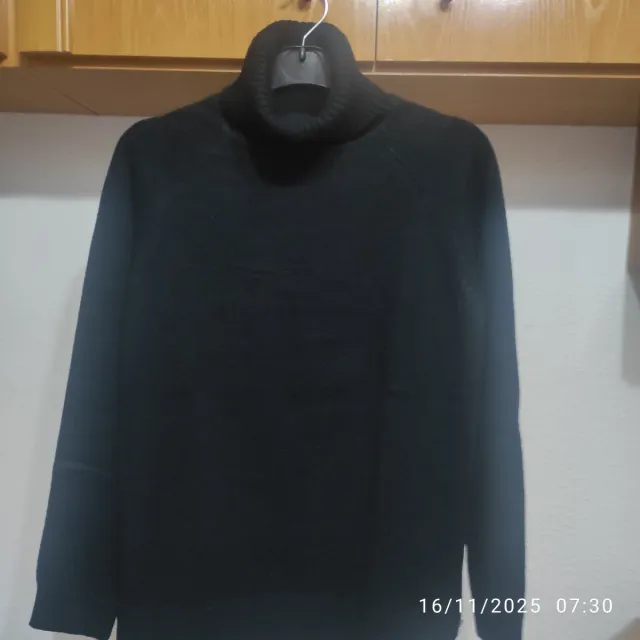 Jersey cuello alto negro