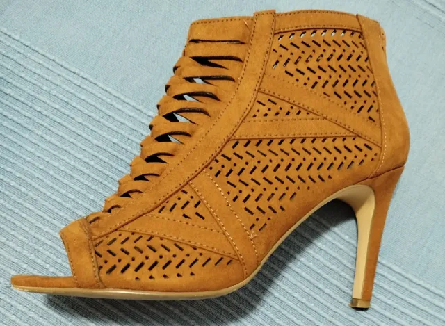 Botín marrón tacón abierto