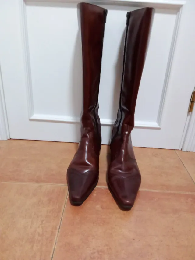Botas de couro marrons novas