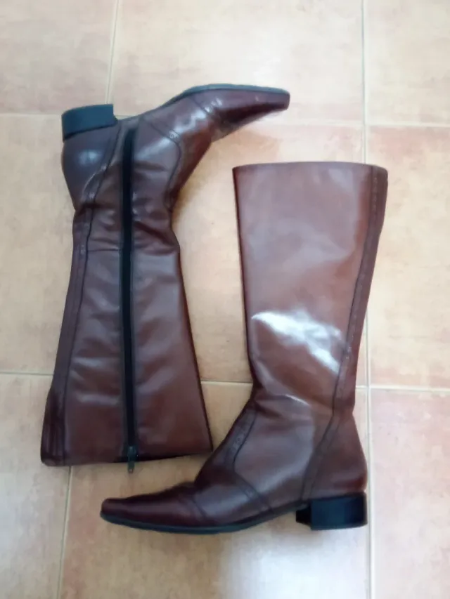 Botas de couro marrons novas