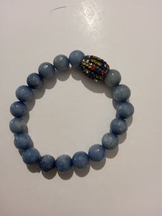 Bracciale perline blu con charms colorati