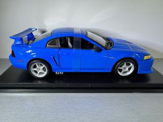 1:18 Ford Mustang SVT Cobra R 2000