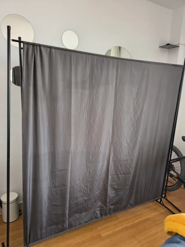 2 Biombos separadores de tela gris