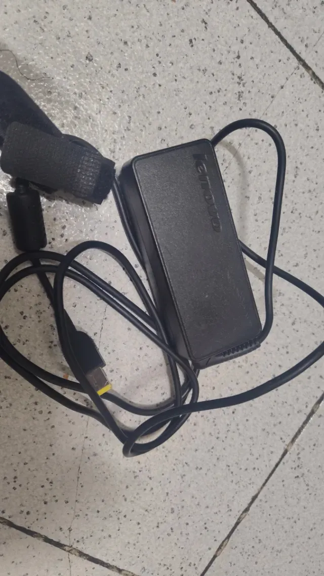 Caricabatterie originale Lenovo