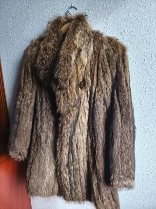 Tre cappotti in pelle marrone