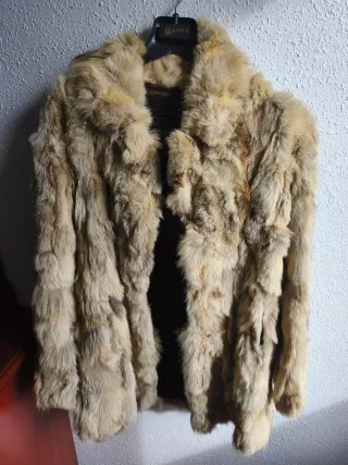 Tre cappotti in pelle marrone