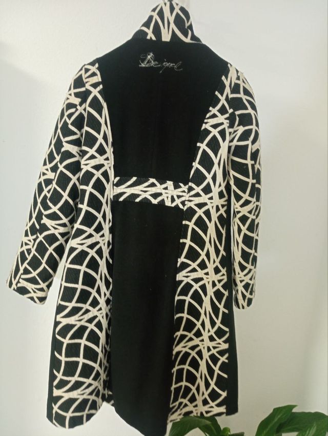 Abrigo Desigual Negro/Blanco Botones Multicolor