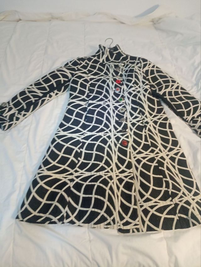 Abrigo Desigual Negro/Blanco Botones Multicolor