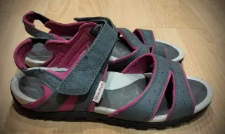 Sandalias trekking Quechua grises y rosas